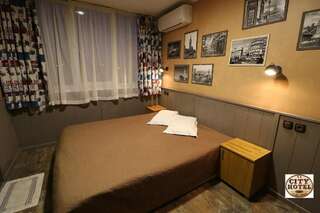 Отель City Hotel Велико-Тырново Двухместный номер с 1 кроватью или 2 отдельными кроватями-15